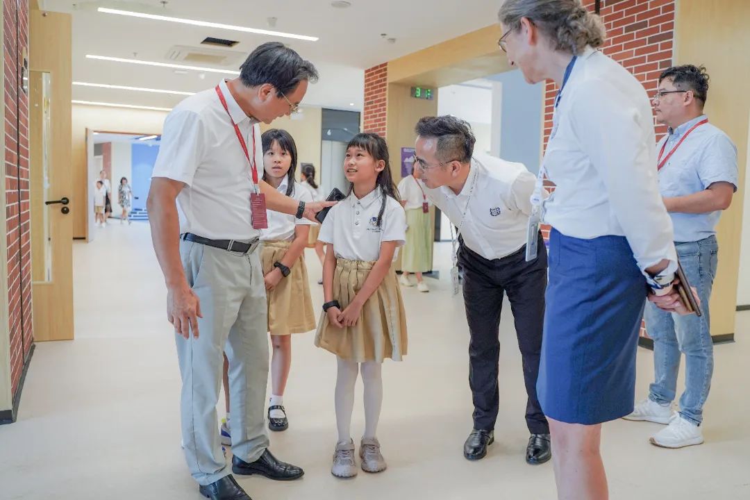 Leaders' Care丨 Han Bin, Vice Chairman of the Haikou Municipal Committee of the Chinese People's Political Consultative Conference, Visits Yingya St. Peter's School to Conduct Research and Guidance Work